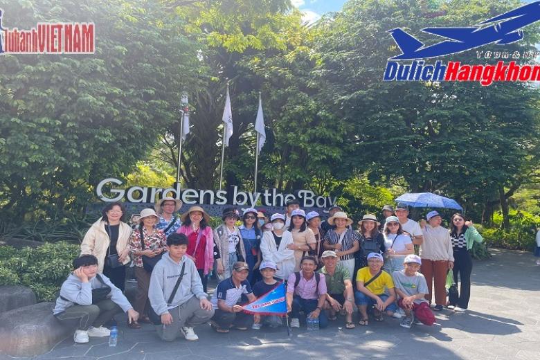 Khách chụp ảnh lưu niệm