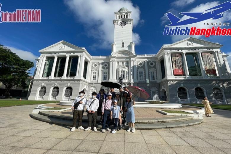 Khách chụp ảnh lưu niệm