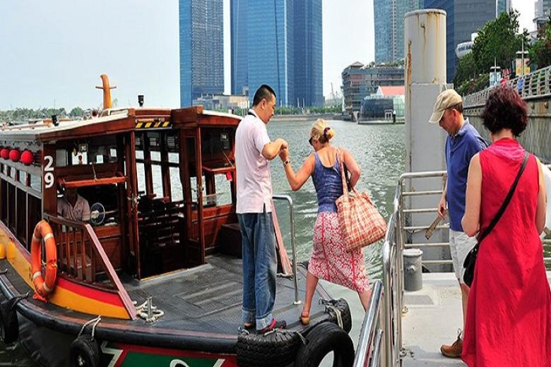 Du thuyền trên sông Singapore