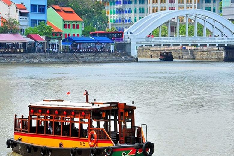 Du thuyền trên sông Singapore