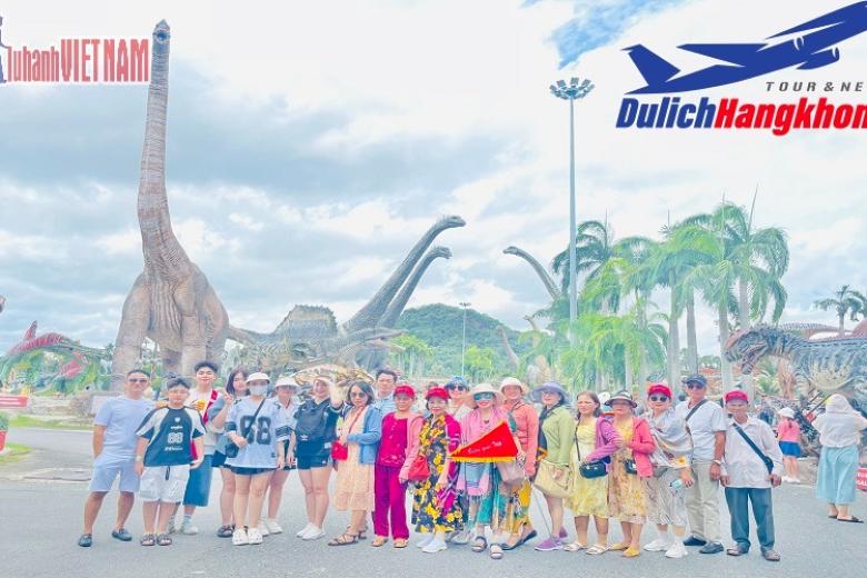 Khách chụp ảnh lưu niệm