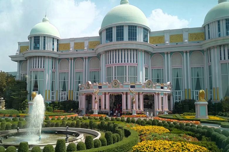 Lâu Đài Tỷ Phú - Baan Sukhawadee