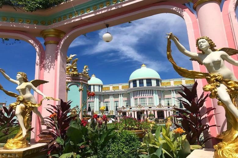 Lâu Đài Tỷ Phú - Baan Sukhawadee