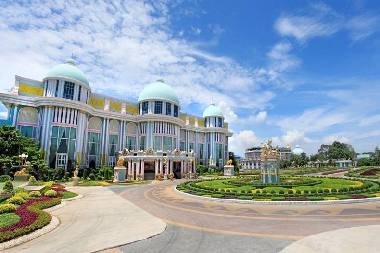 Lâu Đài Tỷ Phú - Baan Sukhawadee