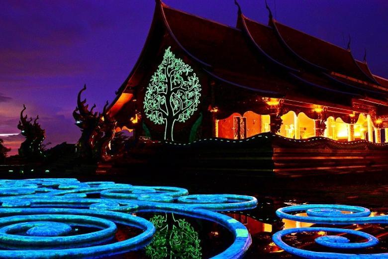 Wat Sirindhorn Wararam Phu Prao