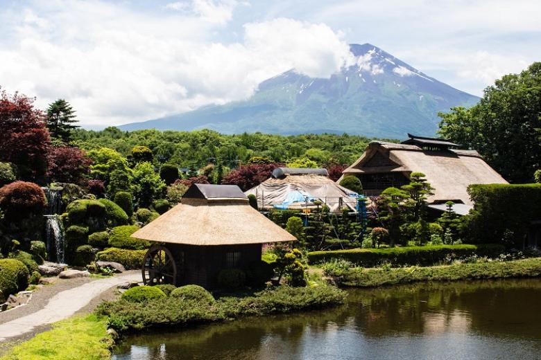 Làng cổ Oshino Hakkai
