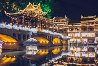 Tour du lịch Trung Quốc 6N5Đ: Từ Hà Nội - Nghi Xương - Trương Gia Giới - Thất Tinh Sơn - Phượng Hoàng Cổ Trấn Bay QW