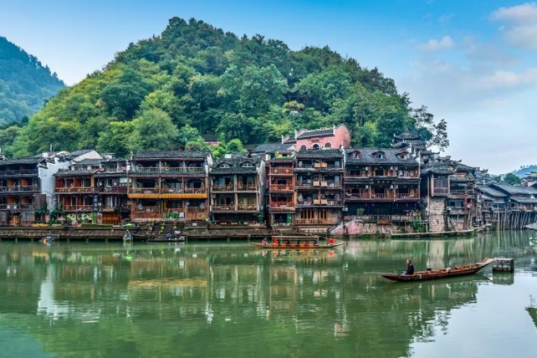 Phượng Hoàng Cổ Trấn