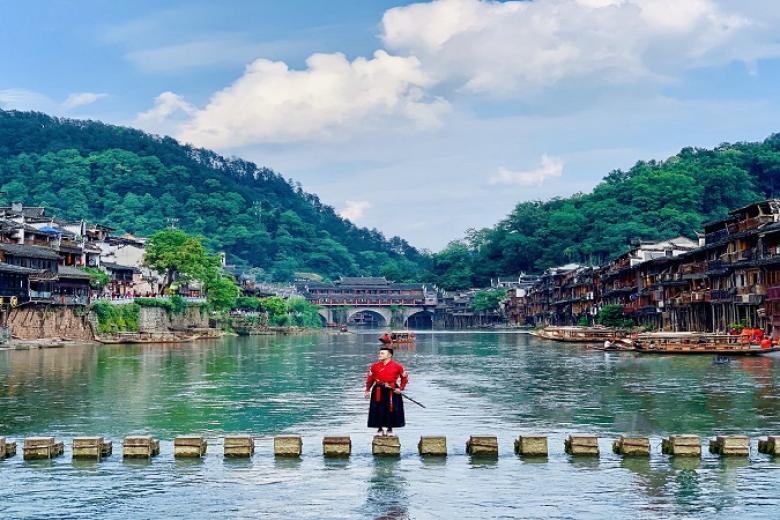 Phượng Hoàng Cổ Trấn