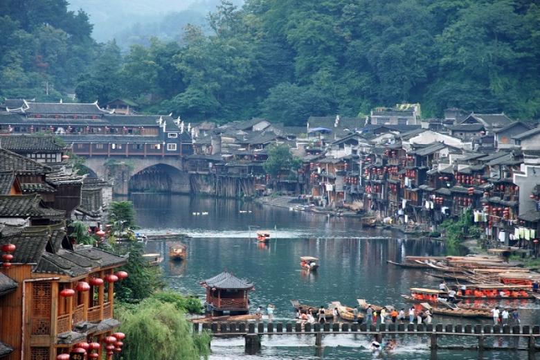 Phượng Hoàng Cổ Trấn