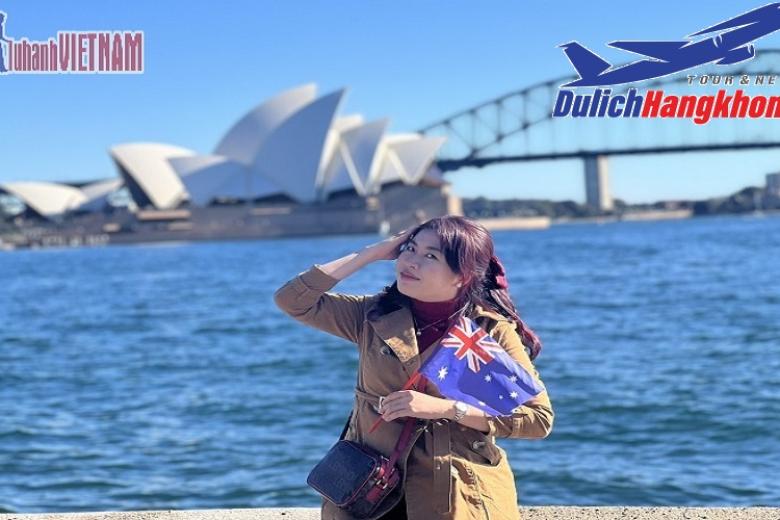 Khách chụp ảnh lưu niệm