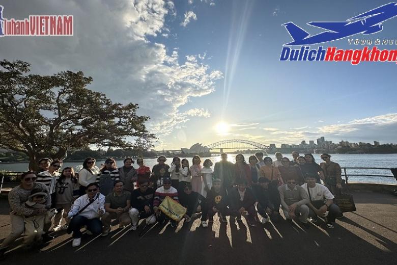 Khách chụp ảnh lưu niệm