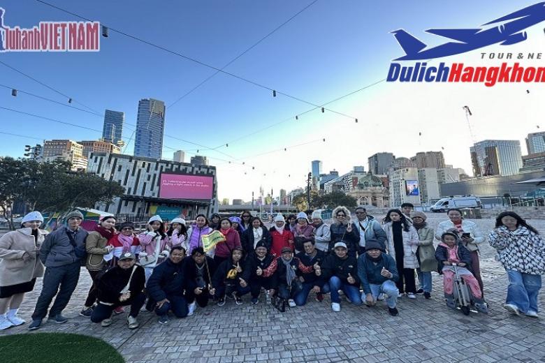 Khách chụp ảnh lưu niệm