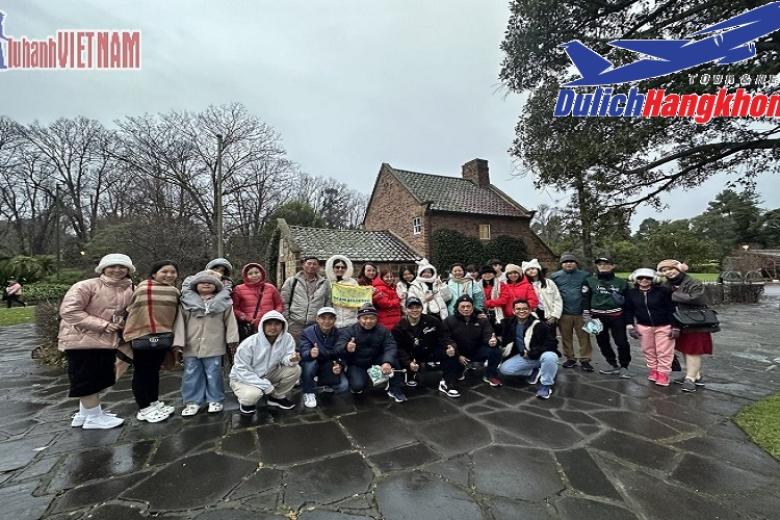 Khách chụp ảnh lưu niệm