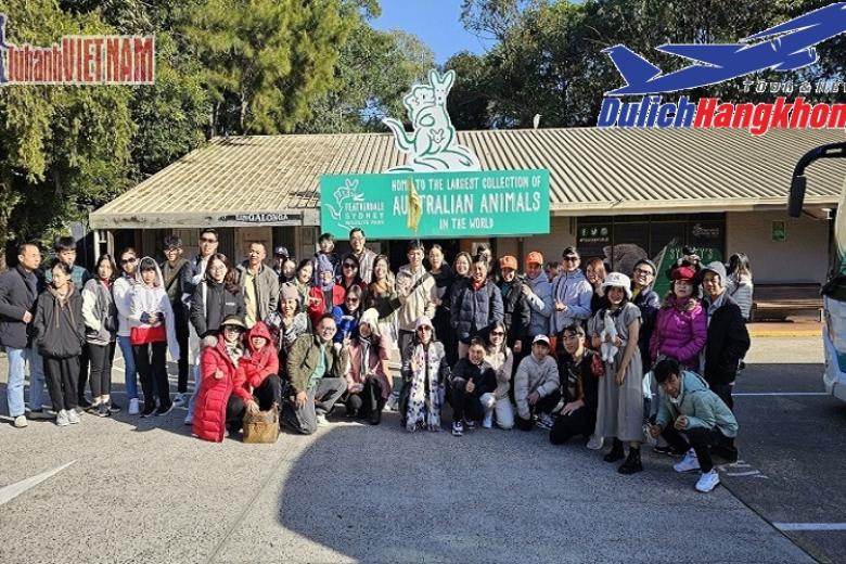 Khách chụp ảnh lưu niệm